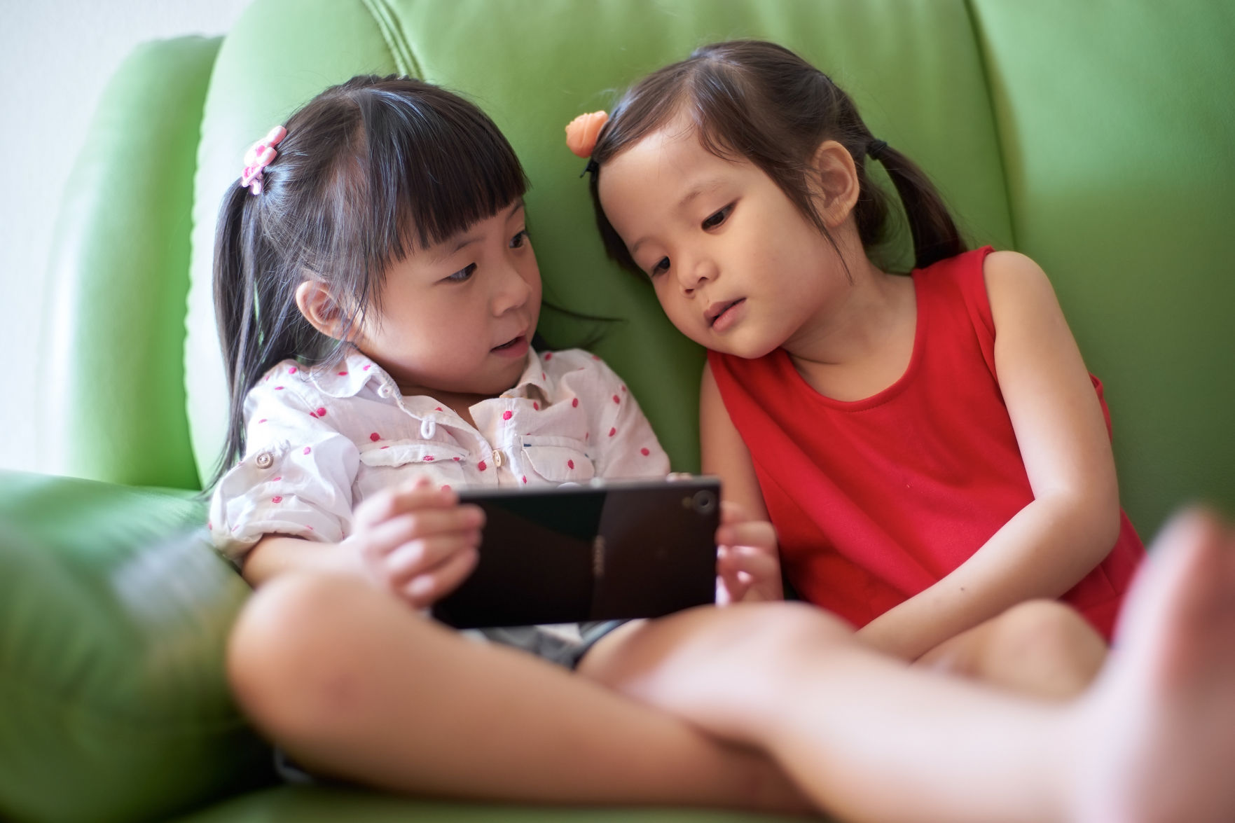 kids on cell phone